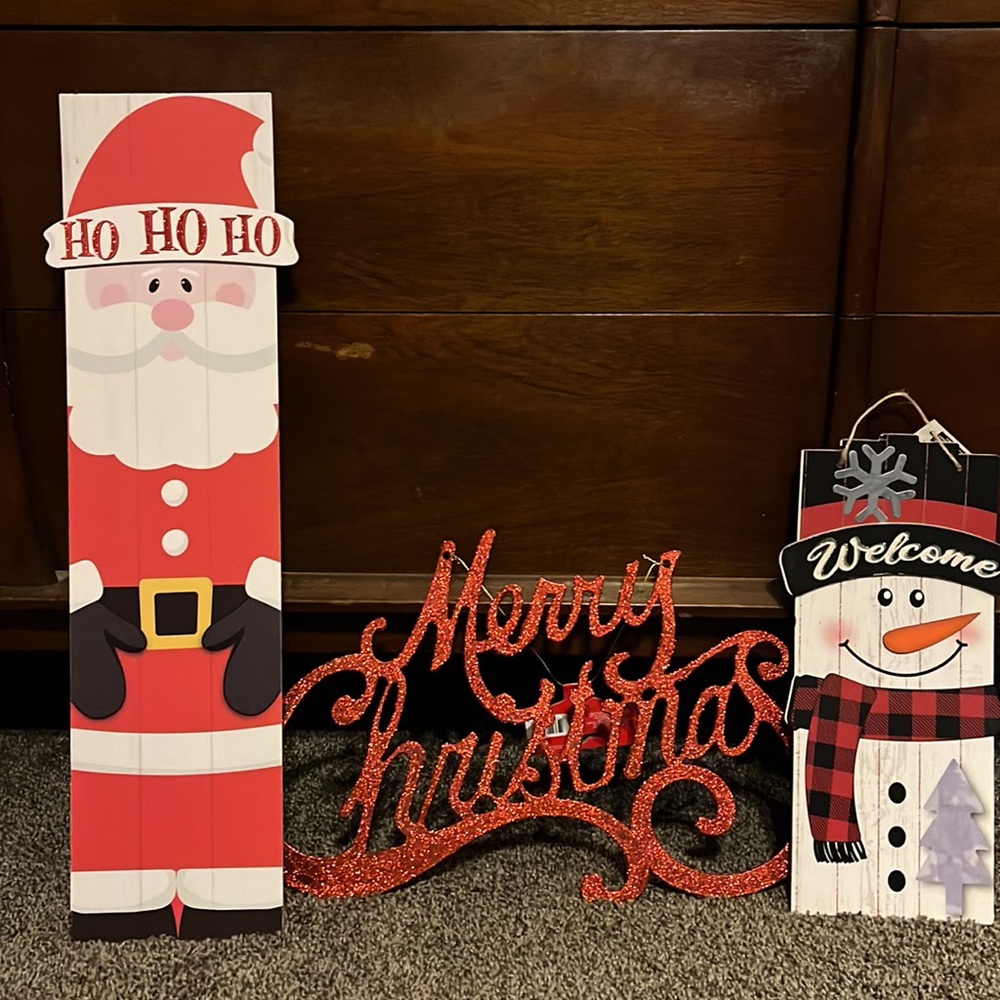 3 Christmas signs which can be hung on walls or placed elsewhere! Have fun!